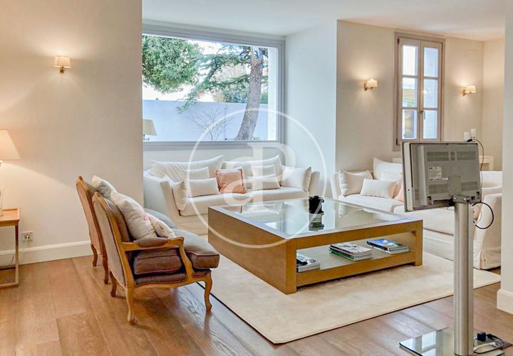 Villa a Madrid, Madrid, Madrid - € 7.900/mes | Ref: AM2605064 - foto 1