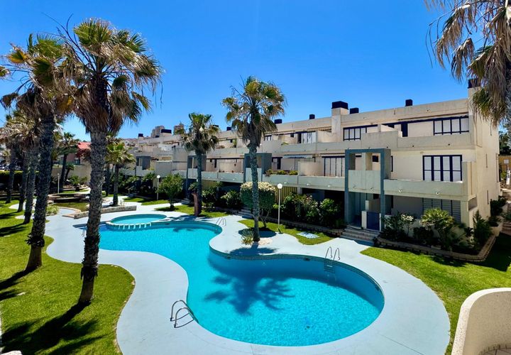 Lejlighed i Torrevieja, Alicante, Torrevieja - € 319.000 | Ref: MLSC3241289 - foto 1