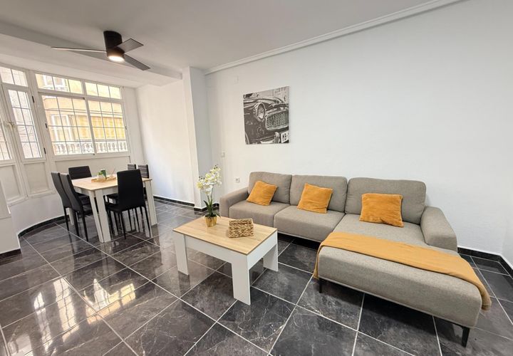 Leilighet i Torrevieja, Alicante, Torrevieja - € 164 900 | Ref: AM-02260/8919 - foto 1