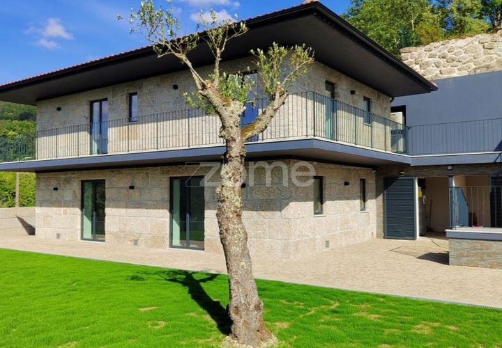 Villa em Amarante, Porto, Amarante - € 3.000/mês | Ref: ZMPT589078 - foto 1