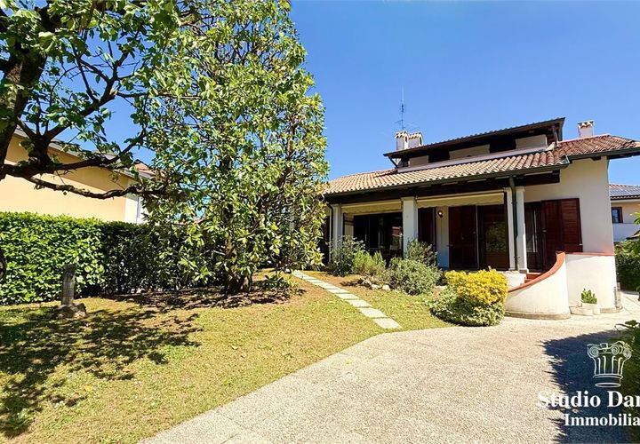 Villa a Carate Brianza, Monza and Brianza, Carate Brianza - € 390.000 | Ref: AR-Via Bezzecca - foto 1