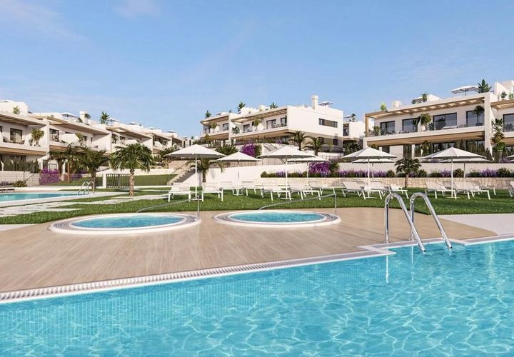 Bungalou a Torrevieja, Alicante, Torrevieja - € 371.000 | Ref: 489028__COMPLEX__466/13477 - foto 1