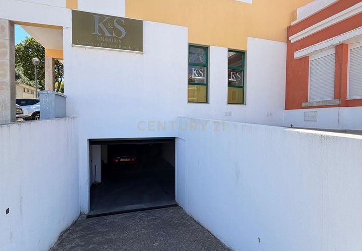 Garage i Setubal, Setubal, Setubal - € 30.000 | Ref: C0237-03829 - foto 1