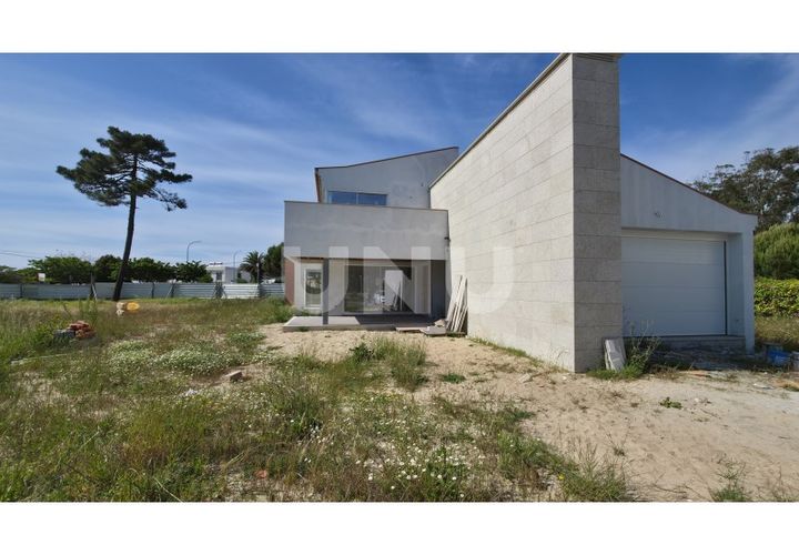 Villa a Ovar, Aveiro, Ovar - € 750.000 | Ref: UNU.I.1327.20562 - foto 1