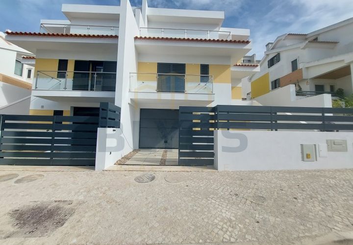 Villa i Amadora, Lisbon, Amadora - € 698.000 | Ref: 3052A - foto 1