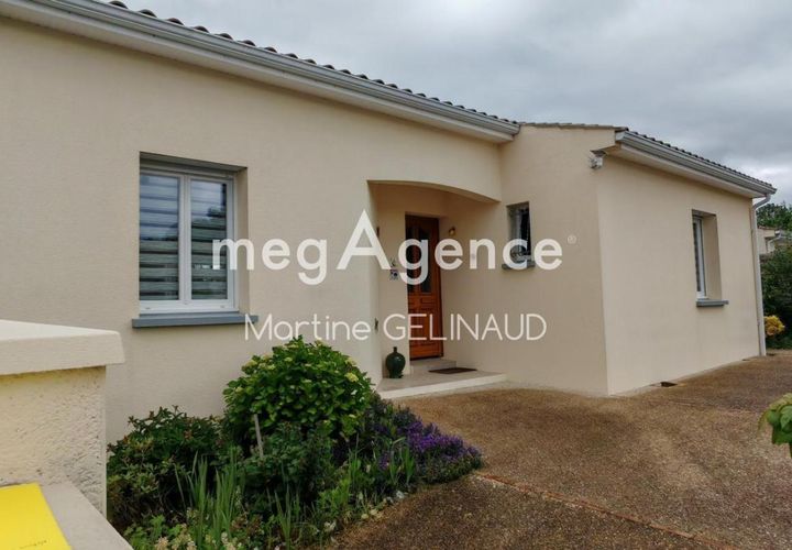 Villa en Saintes, Charente-Maritime, Saintes - € 329.500 | Ref: 203918 - photo 1