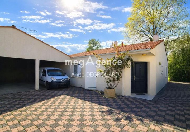 Villa a La Roche-sur-Yon, Vendee, La Roche-sur-Yon - € 289.000 | Ref: 203423 - foto 1