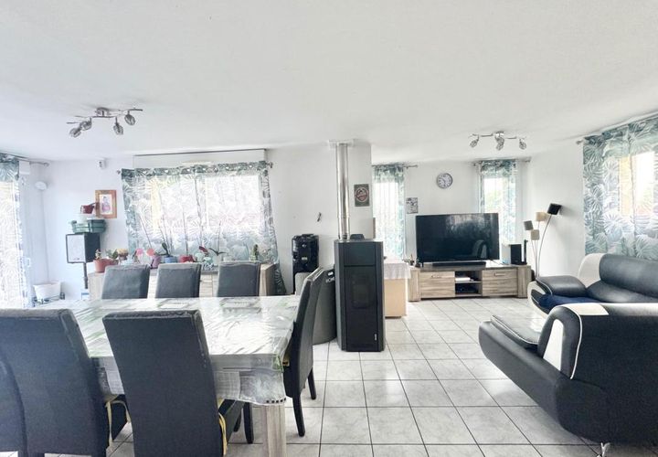 Villa en Ernee, Mayenne, Ernee - € 215.000 | Ref: 203969 - photo 1