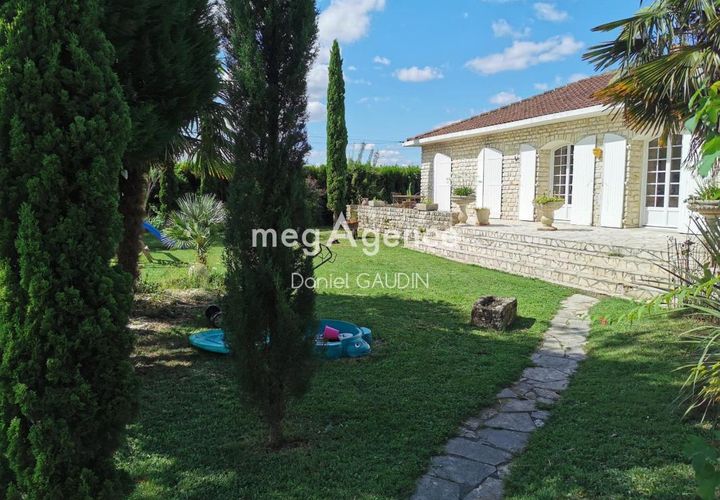 Villa a Saint-Brice, Charente, Saint-Brice - € 239.000 | Ref: 197330 - foto 1