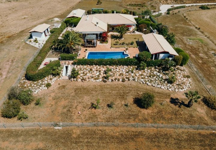 Villa a Bensafrim, Faro, Bensafrim - € 1.150.000 | Ref: VM989 - foto 1