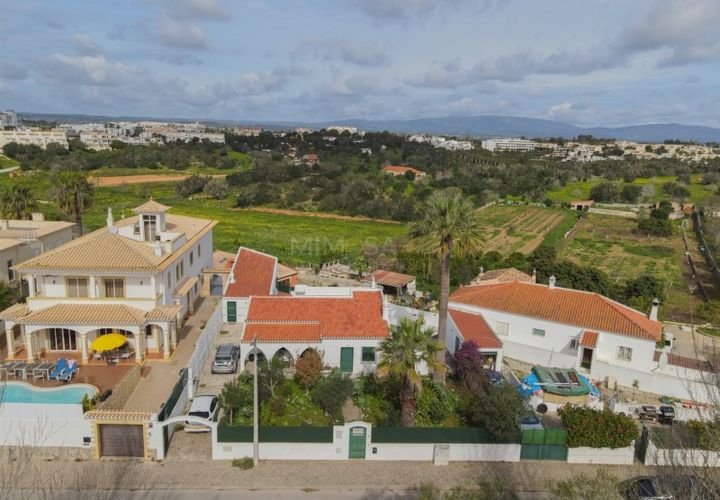 Villa i Alvor, Faro, Alvor - € 800.000 | Ref: VM1027 - foto 1