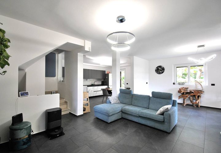 Villa in Vimercate, Monza and Brianza, Vimercate - € 695.000 | Ref: 2501 - foto 1