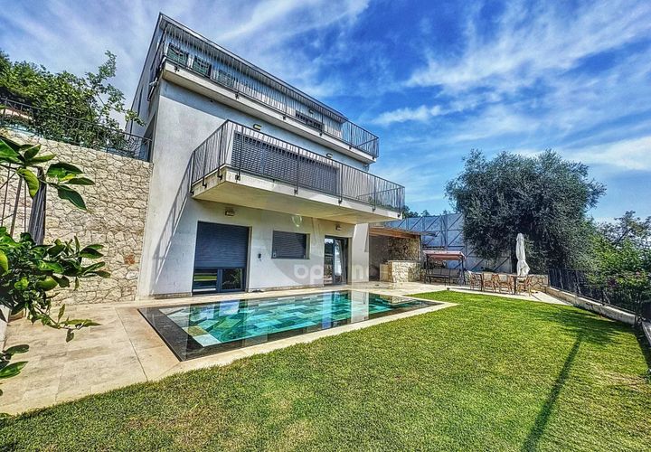 Villa i Menton, Alpes-Maritimes, Menton - € 1.150.000 | Ref: A06111 - foto 1