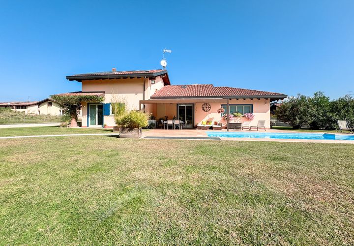 Villa a Leggiuno, Varese, Leggiuno - € 670.000 | Ref: T2145 - foto 1
