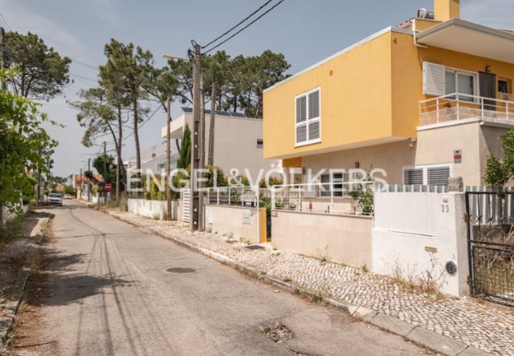 Villa i Almada, Setubal, Almada - € 750.000 | Ref: W-048X82 - foto 1
