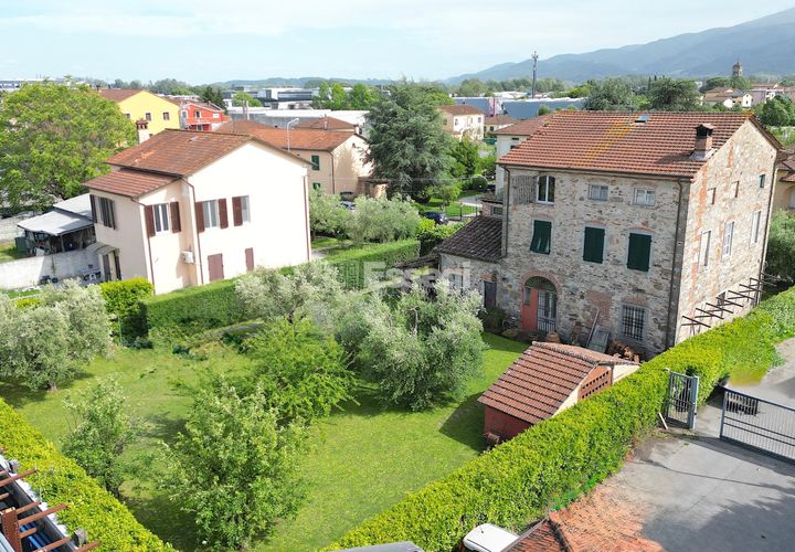 Villa in Lucca, Lucca, Lucca - € 610.000 | Ref: IA04227 - foto 1