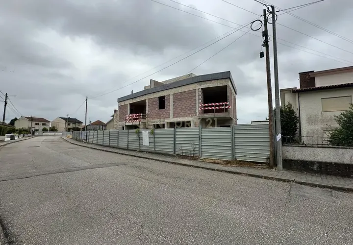 Helårsgrund i Aveiro, Aveiro, Aveiro - € 640.000 | Ref: C0385-01006 - foto 1