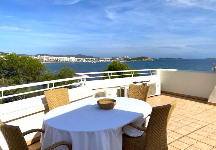 Byhus i Santa Eulalia Del Rio, Ibiza, Santa Eulalia Del Rio - € 1.290.000 | Ref: Adosado esquinero vista mar Santa Eulalia. - foto 1