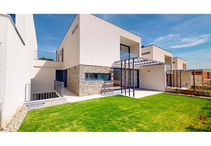 Villa i Braga, Braga, Braga - € 575.000 | Ref: UNU-F4-1063-A - foto 1