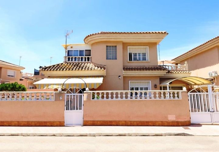 Villa i Punta Prima, Alicante, Punta Prima - € 264 900 | Ref: WIH3004 - foto 1