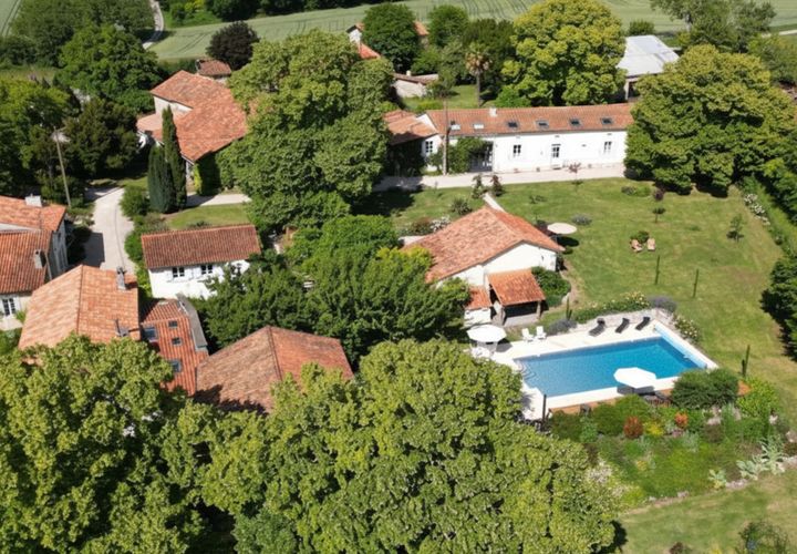 Villa a Aubeterre-sur-Dronne, Charente, Aubeterre-sur-Dronne - € 797.870 | Ref: BVI85383 - foto 1