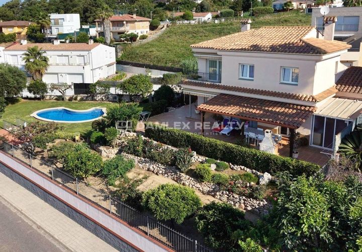 Villa i Lloret De Mar, Gerona, Lloret De Mar - € 975.000 | Ref: 75271 - foto 1