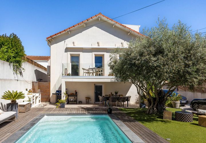 Villa a Marseille, Bouches-du-Rhone, Marseille - € 1.260.000 | Ref: HH-16189356 - foto 1