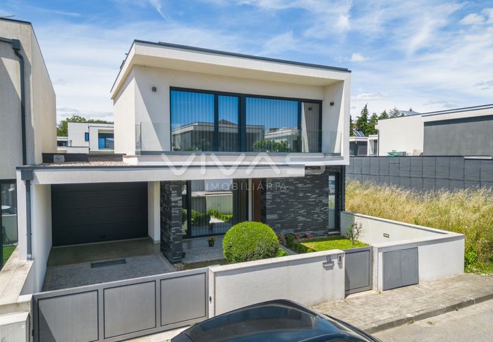 Rækkehus i Vila Verde, Braga, Vila Verde - € 495.000 | Ref: 01-3832 - foto 1