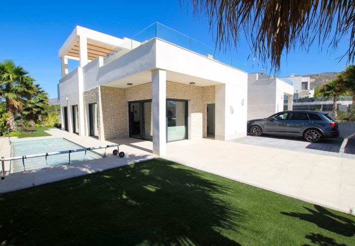 Villa a Finestrat, Alicante, Finestrat - € 749.000 | Ref: SLV28-1452R - foto 1