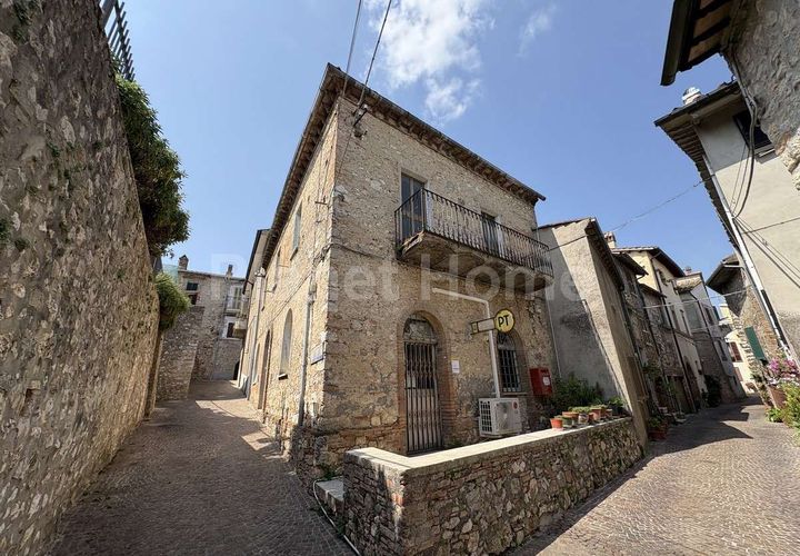Villa i Gualdo Cattaneo, Perugia, Gualdo Cattaneo - € 70.000 | Ref: 1C-1183429 - foto 1