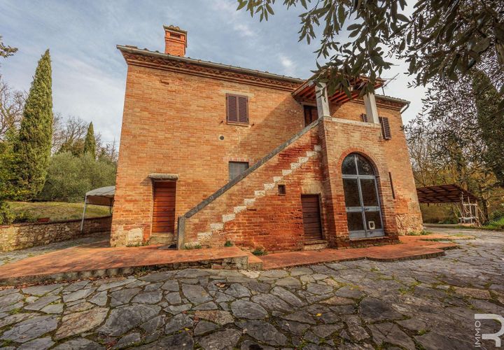 Farm hus i Chiusi, Siena, Chiusi - € 490.000 | Ref: R07058CHRU-1319565 - foto 1