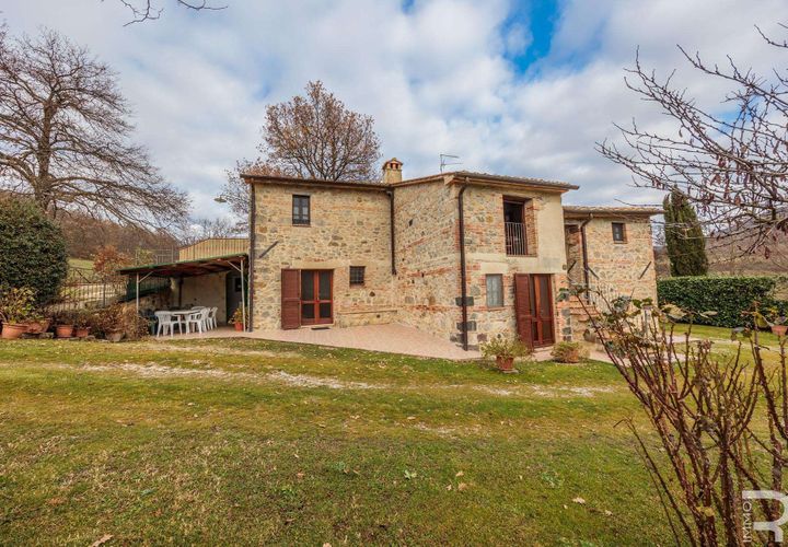 Farm hus i Radicofani, Siena, Radicofani - € 1.050.000 | Ref: R06062RARU-1334103 - foto 1