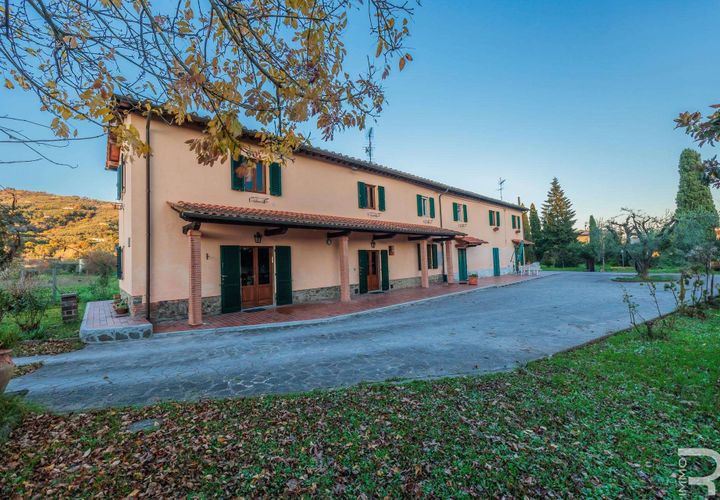 Farm hus i Buggiano, Pistoia, Buggiano - € 750.000 | Ref: R06028BURU-1334736 - foto 1