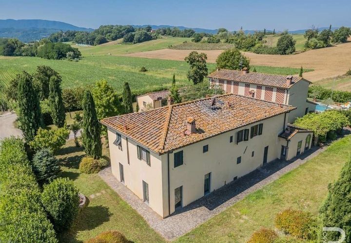 Farm hus i Vicchio, Florence, Vicchio - € 850.000 | Ref: R054728VIRU-1336969 - foto 1