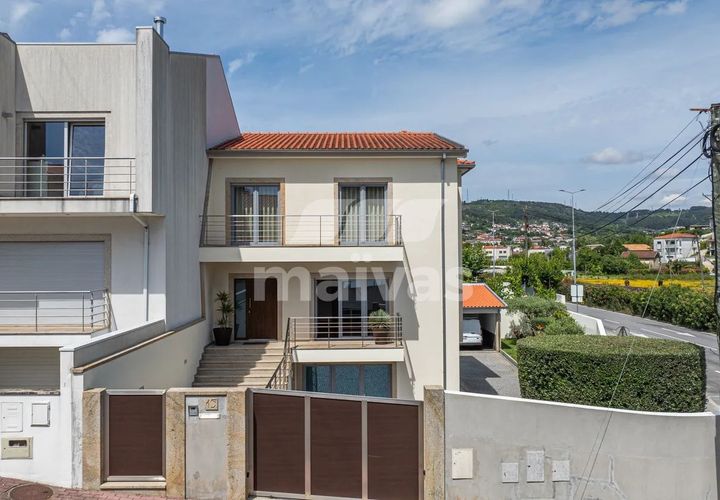 Villa i Braga, Braga, Braga - € 650.000 | Ref: A001-0490 - foto 1