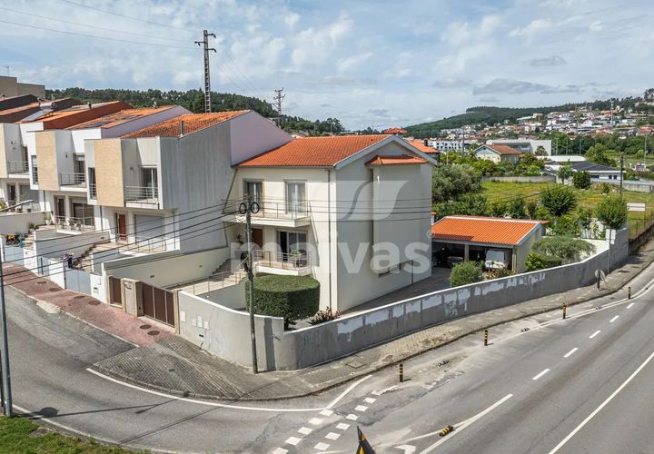 Villa i Braga, Braga, Braga - € 650 000 | Ref: A001-0490 - foto 1