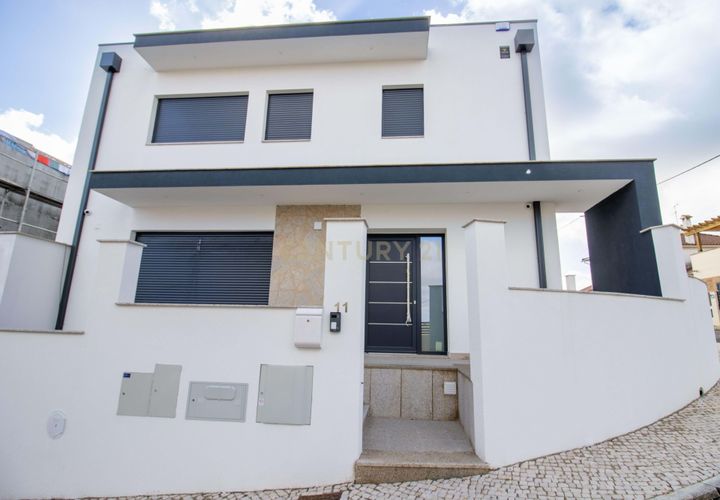 Villa i Camarate, Lisbon, Camarate - € 735.000 | Ref: C0246-03543 - foto 1