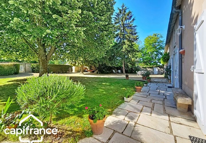 Villa en Thouars, Deux-Sevres, Thouars - € 294.000 | Ref: 340930339718 - photo 1