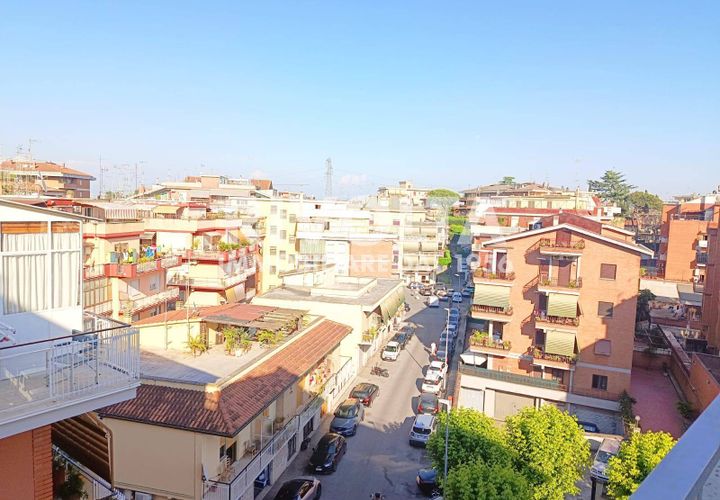 Apartament a Rome, Rome, Rome - € 1.200/mes | Ref: DB ATTICO TRIONFALE - foto 1