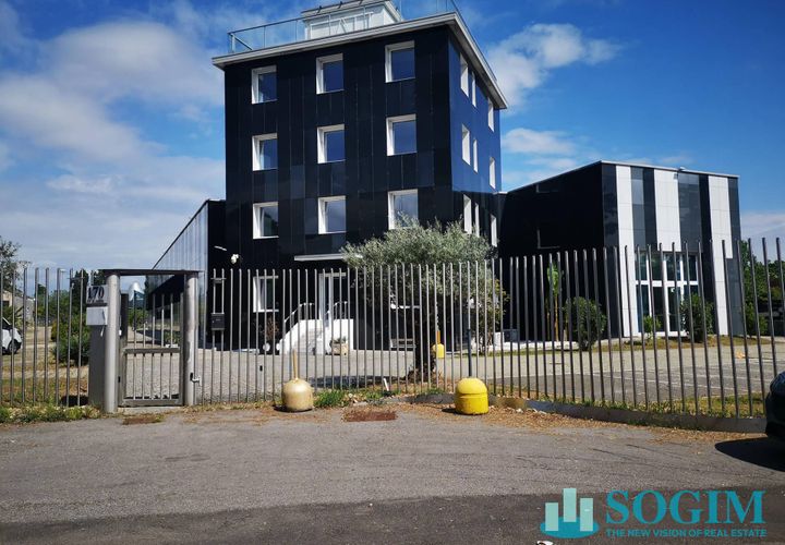 L'establiment comercial a Pero, Milan, Pero - € 42.000/mes | Ref: 33922 - foto 1