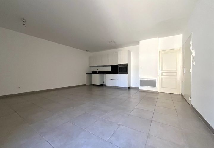 Apartment in Rognes, Bouches-du-Rhone, Rognes - € 956/month | Ref: 03237 - photo 1
