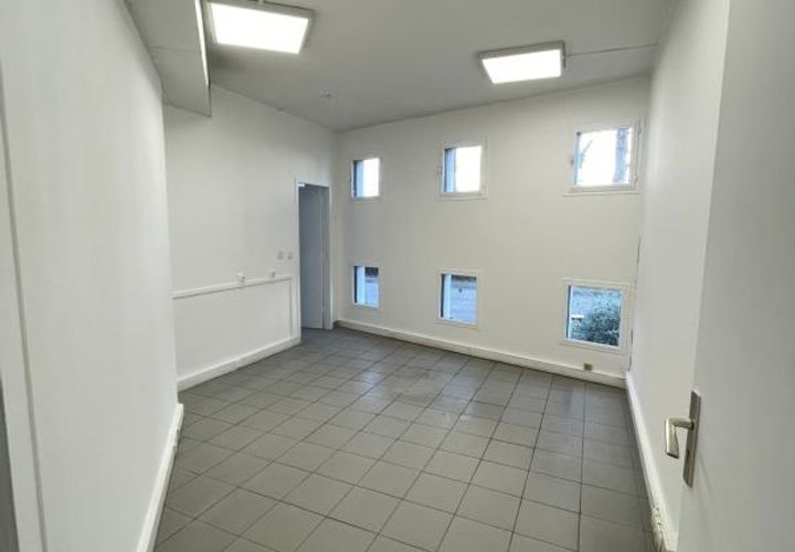 L'establiment comercial a Avignon, Vaucluse, Avignon - € 14.520/mes | Ref: 2786 - foto 1