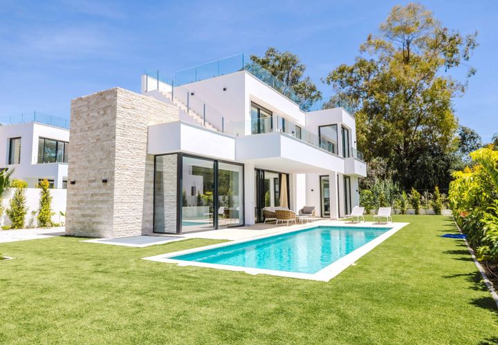 Villa en Marbella, Malaga, Marbella - € 2.100.000 | Ref: 540364c2-3117-43fd-9 - photo 1