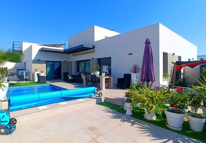 Villa a Daya Nueva, Alicante, Daya Nueva - € 389.995 | Ref: P9100 - foto 1