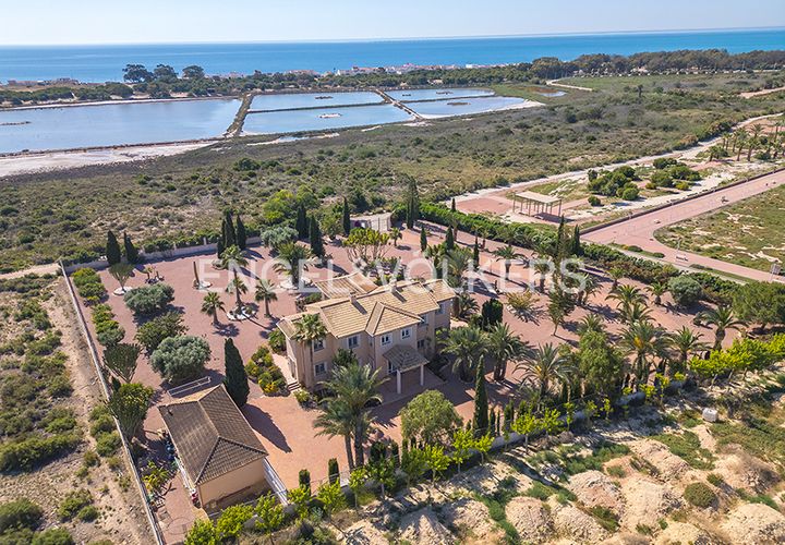 Villa a La Marina, Alicante, La Marina - € 1.495.000 | Ref: W-04A4UW - foto 1