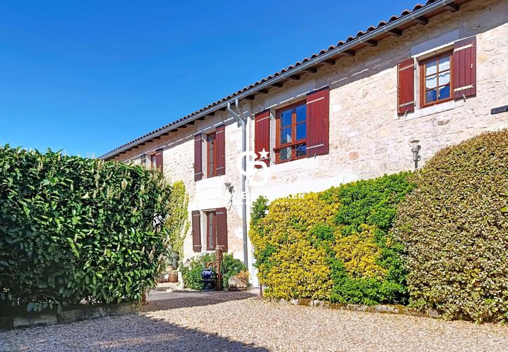 Villa a Bussac-sur-Charente, Charente-Maritime, Bussac-sur-Charente - € 349.000 | Ref: 0077FB - foto 1