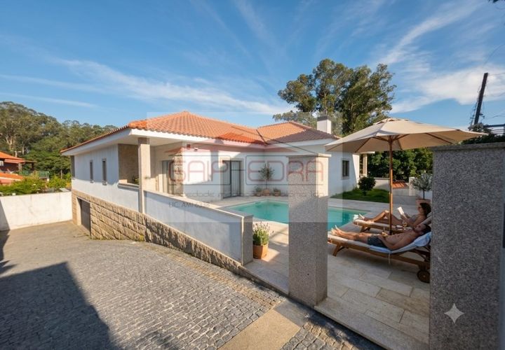 Villa i Airaes, Porto, Airaes - € 380 000 | Ref: EXP - foto 1