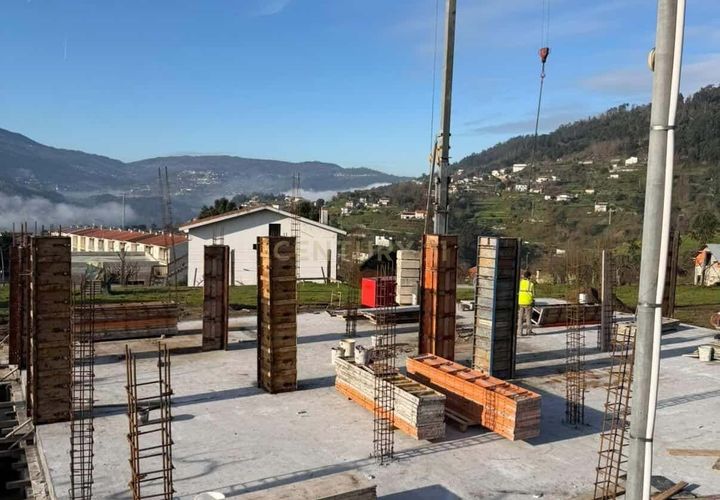 Villa i Penhalonga e Pacos de Gaiolo, Porto, Penhalonga e Pacos de Gaiolo - € 280.000 | Ref: C0471-00397 - foto 1