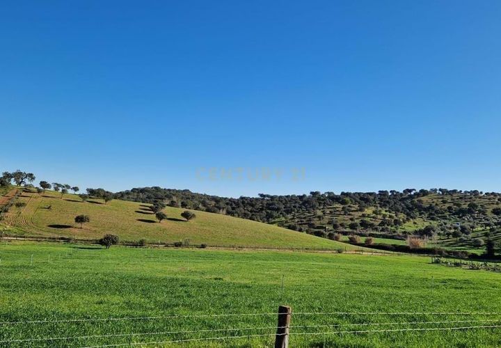 Helårsgrund i Evora, Evora, Evora - € 1.500.000 | Ref: C0500-00210 - foto 1
