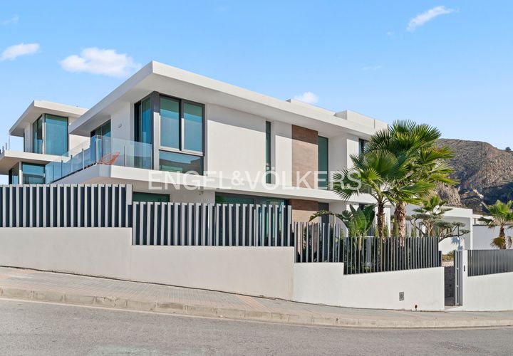 Villa i Benidorm, Alicante, Benidorm - € 2.149.226 | Ref: W-02NDW8 - foto 1